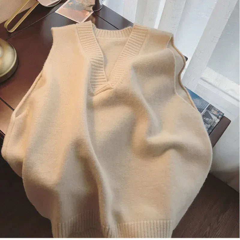 T-line All yards / Apricot / Beige Women's Korean Style V-neck Sweater vest Knit Vest Simple Preppy Style Loose Fit Outer Wear Stylish Clip-on Trendy Vest(2 weeks delivery)