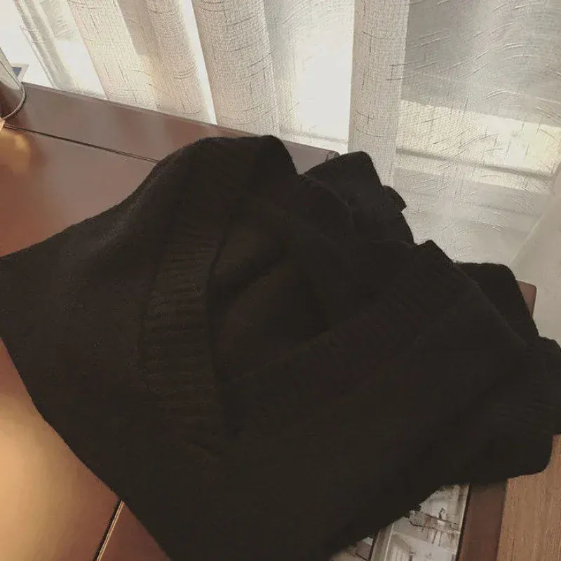 T-line All yards / Black Women's Korean Style V-neck Sweater vest Knit Vest Simple Preppy Style Loose Fit Outer Wear Stylish Clip-on Trendy Vest(2 weeks delivery)