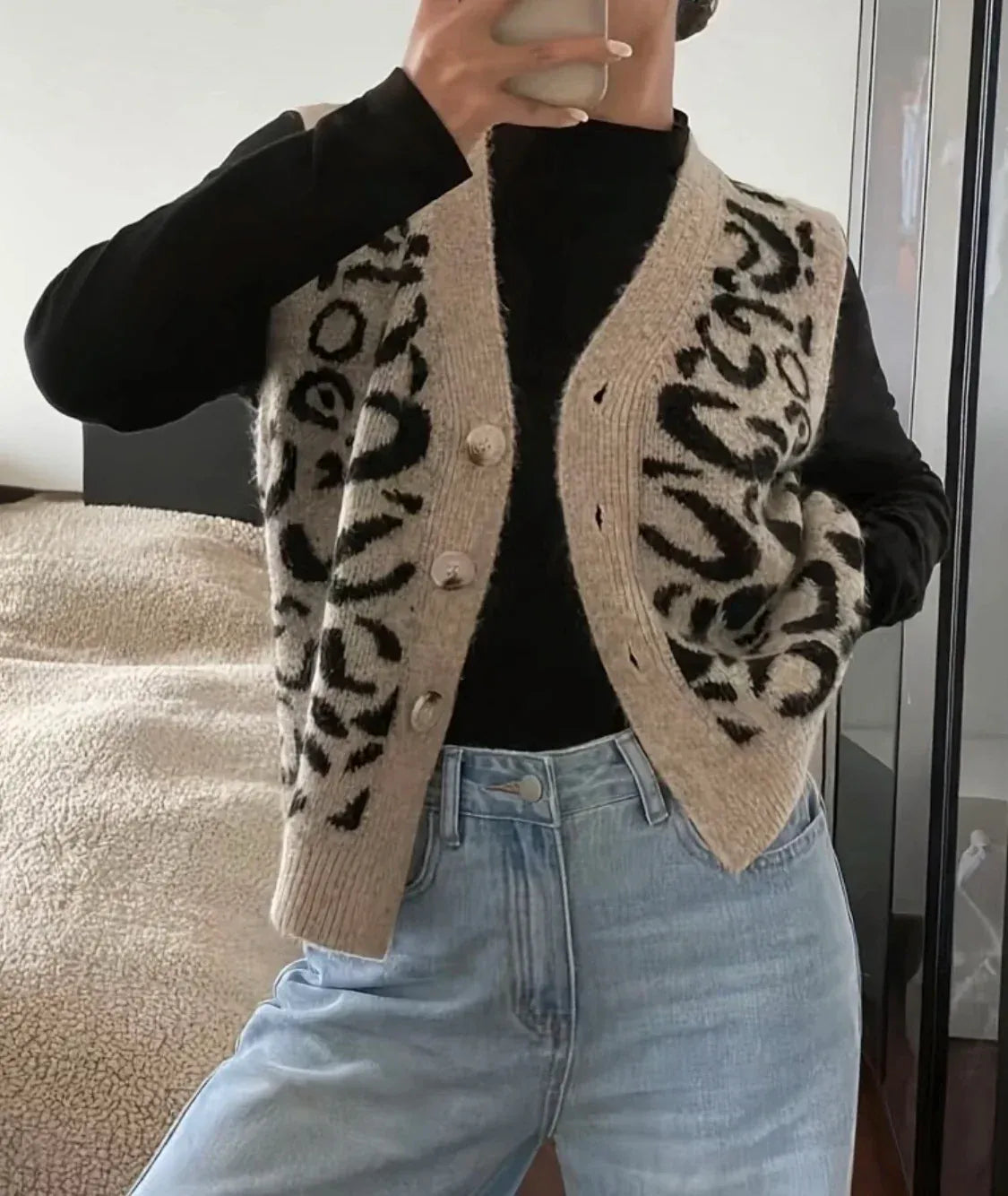 T-line Spring and summer new women's single-breasted V-neck leopard print sleeveless casual  vest knitted top(2 weeks delivery)